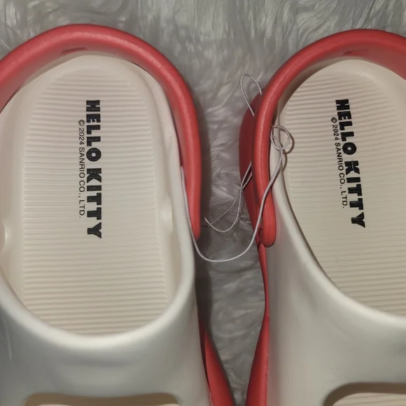 Hello Kitty Clogs Size 39- 40 - Picture 10 of 11